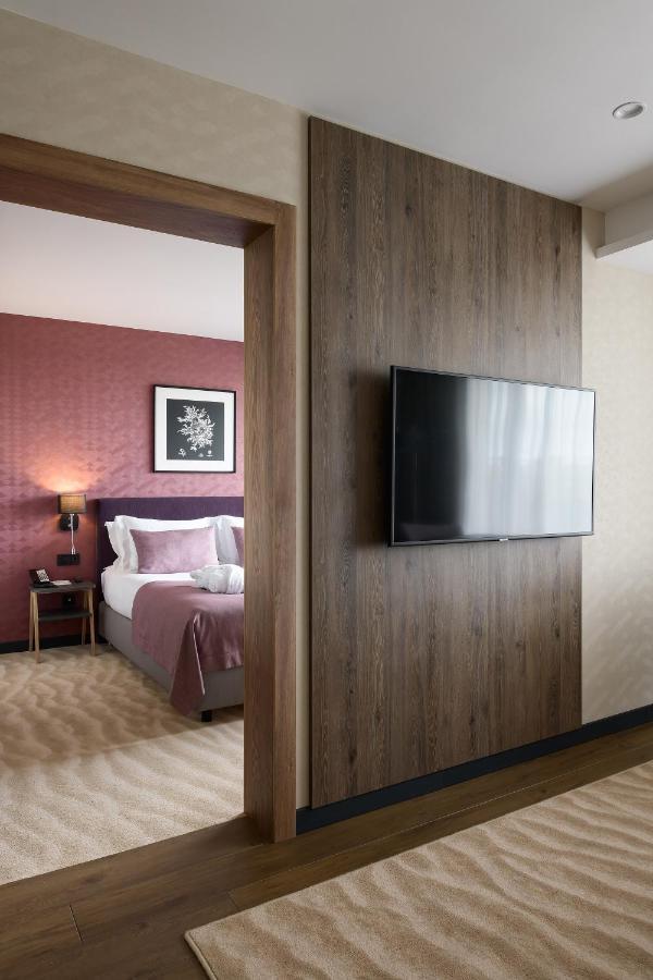 Premier Hotel Odessa Exteriör bild A room at the hotel