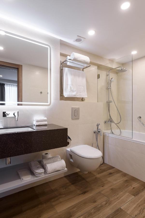 Premier Hotel Odessa Exteriör bild Bathroom