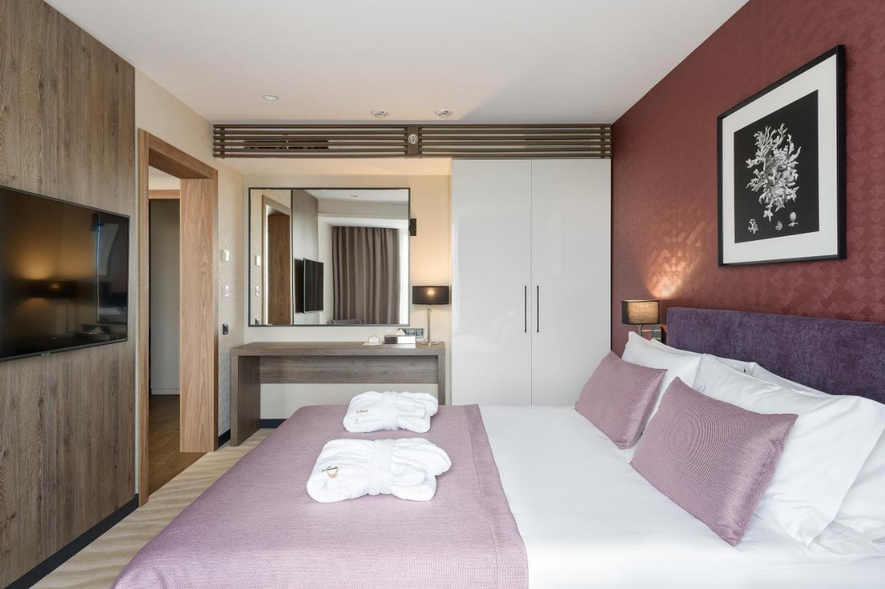 Premier Hotel Odessa Exteriör bild A bedroom at the hotel