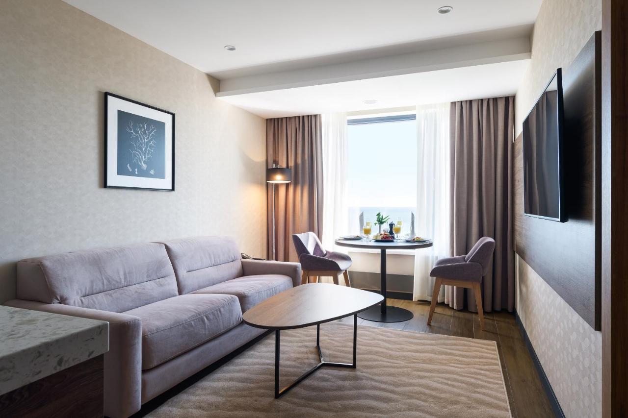 Premier Hotel Odessa Exteriör bild A suite at the hotel