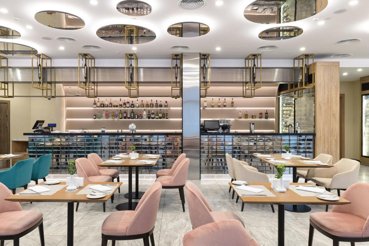 Premier Hotel Odessa Exteriör bild The interior of the restaurant