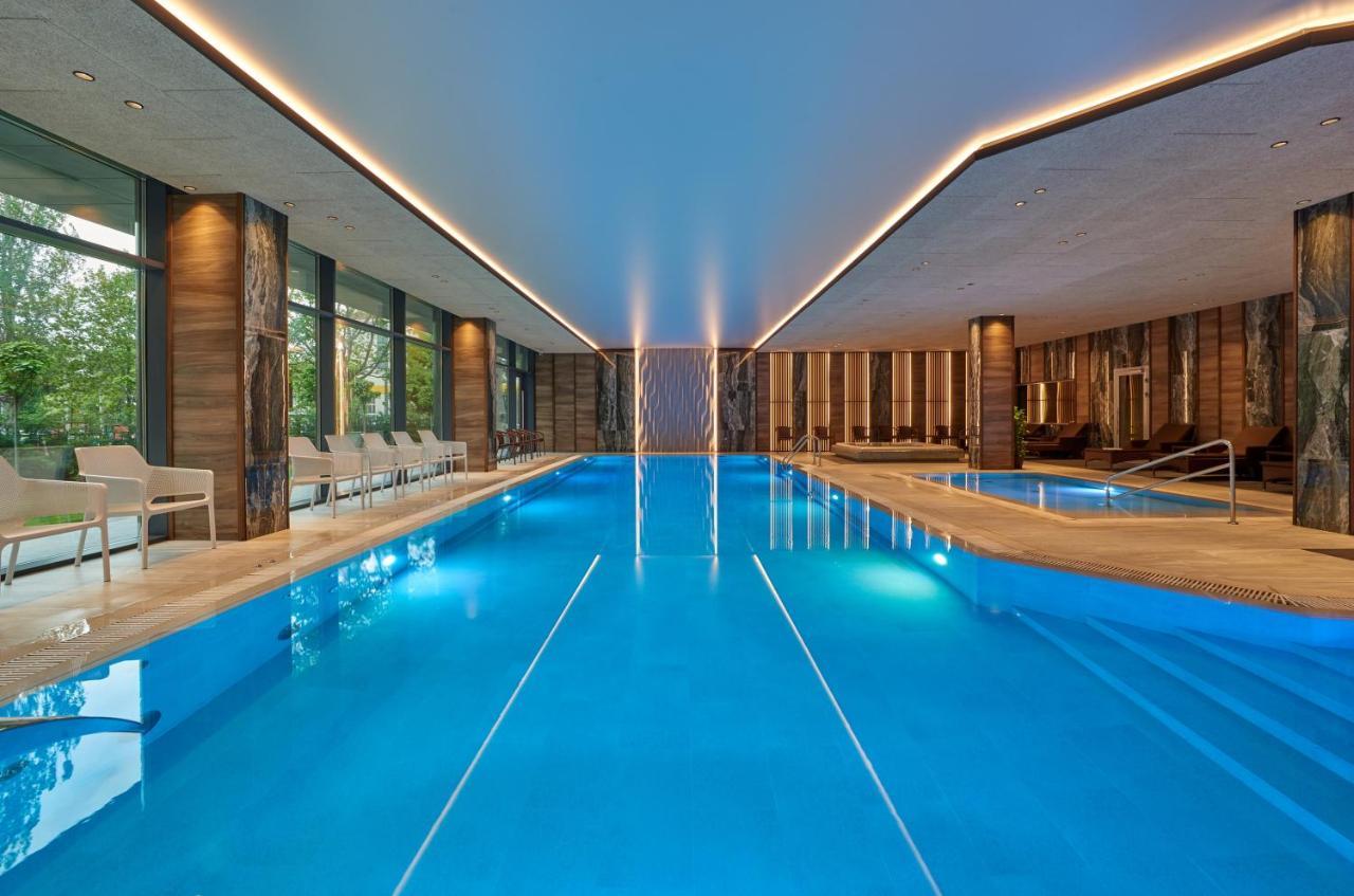 Premier Hotel Odessa Exteriör bild The swimming pool at The Dorchester