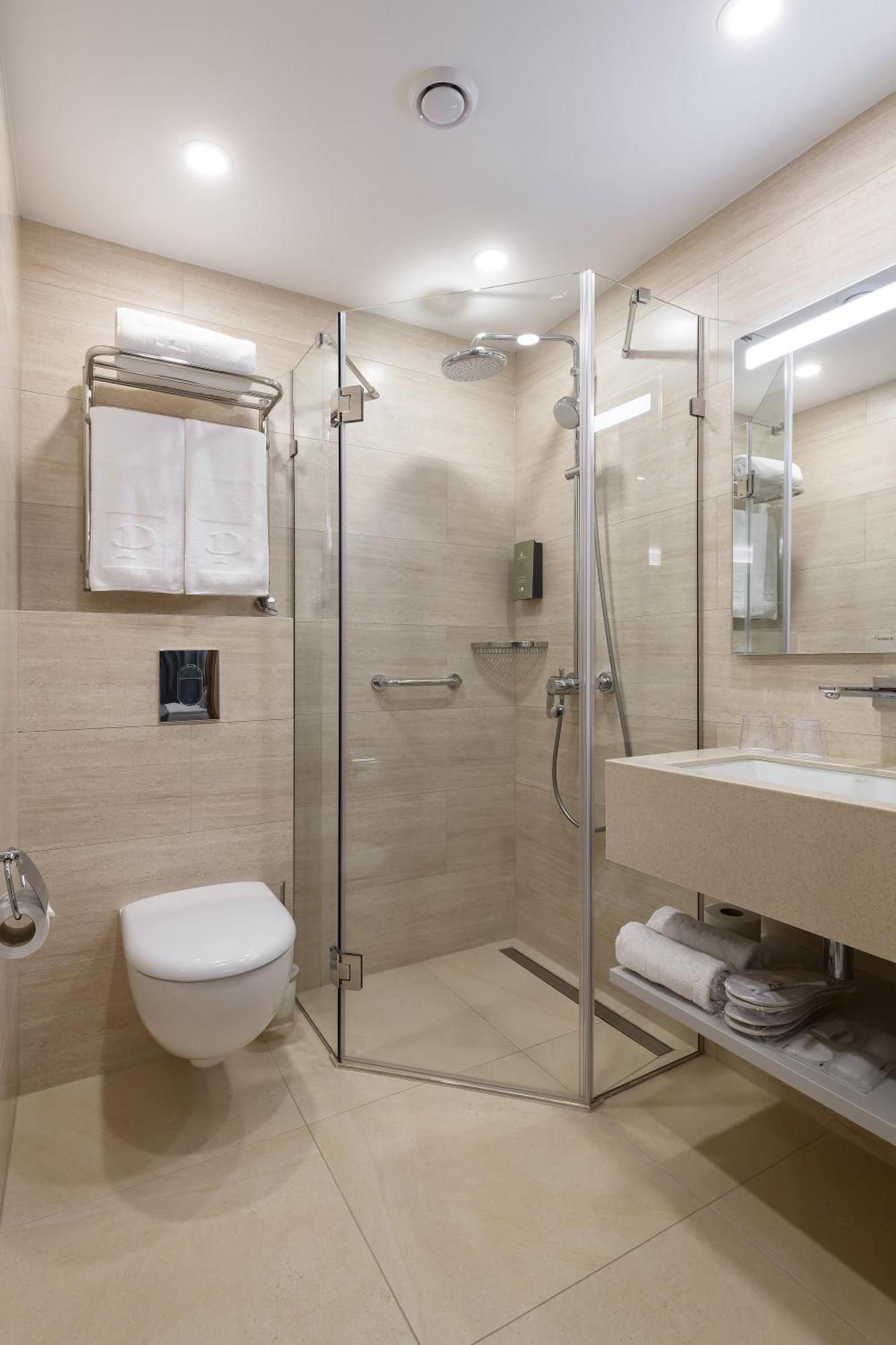 Premier Hotel Odessa Rum bild A shower cubicle