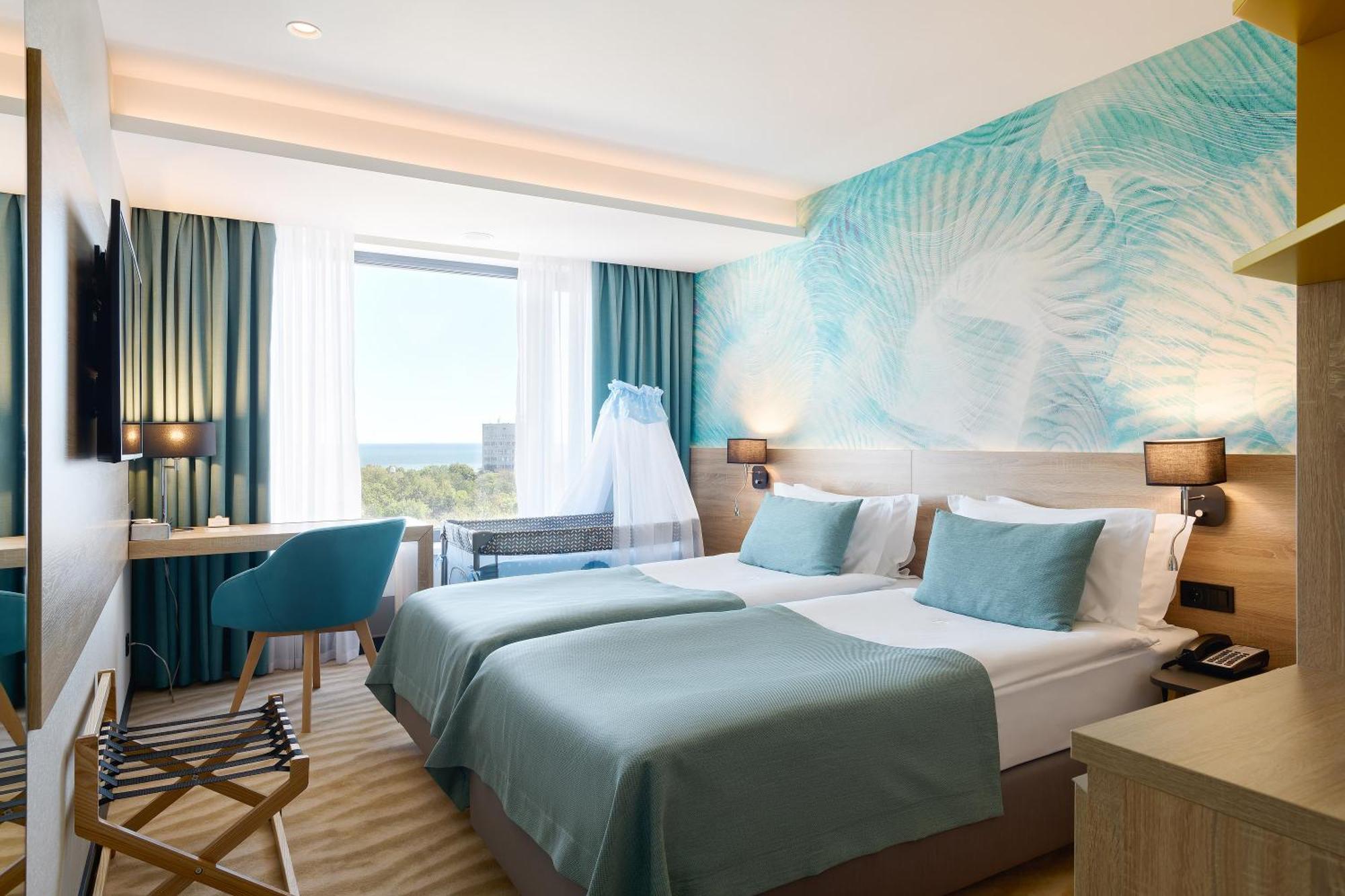 Premier Hotel Odessa Rum bild A room at the hotel